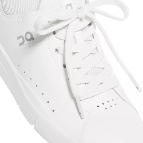 On Women's The Roger Advantage Sneakers - Picture 3 of 8
